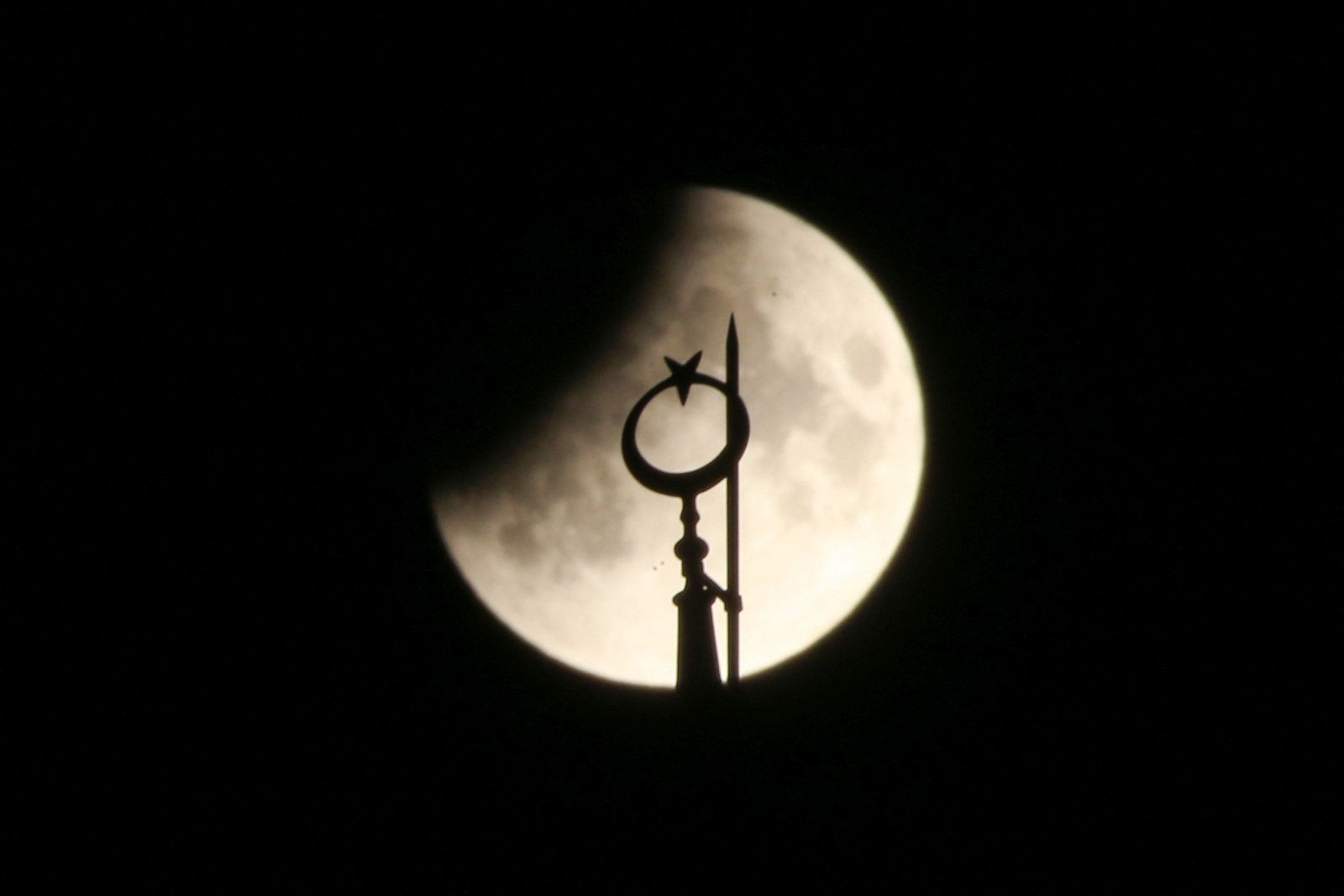 Eclipsa ParÅ£ialÄƒ De LunÄƒ Din 16 Iulie 2019 In Imagini