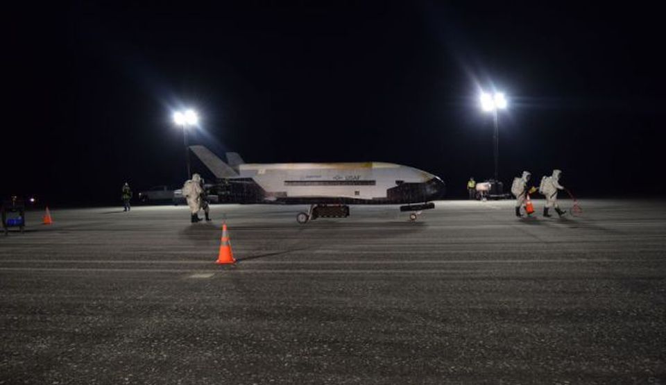 X-37B, Avionul Secret Al NASA, A Revenit La Sol După O Misiune Record ...