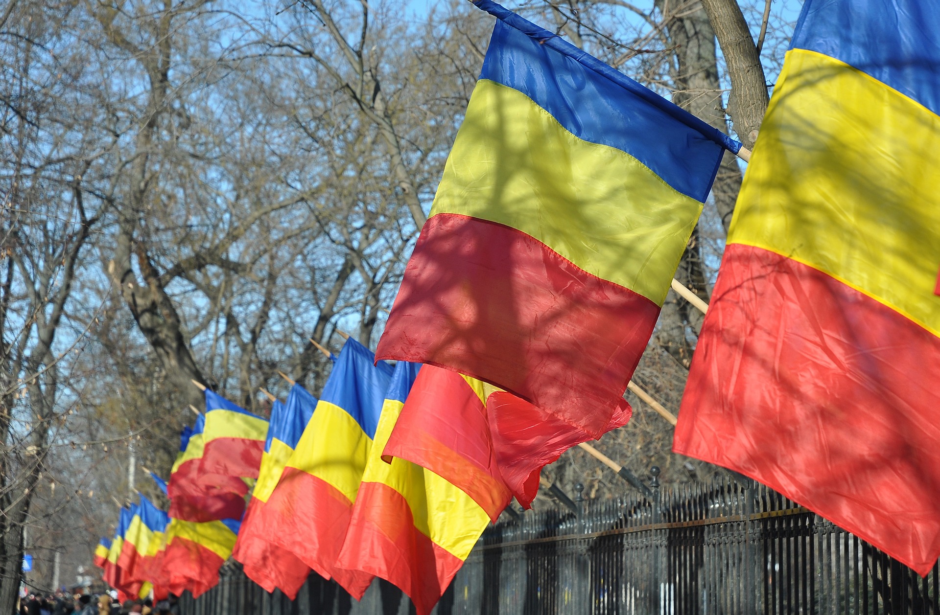 Хочу румынию. Румыния Бухарест флаг. Флаг Румынии i ukraini. Флаг Румынии фото. Румыния и Россия.