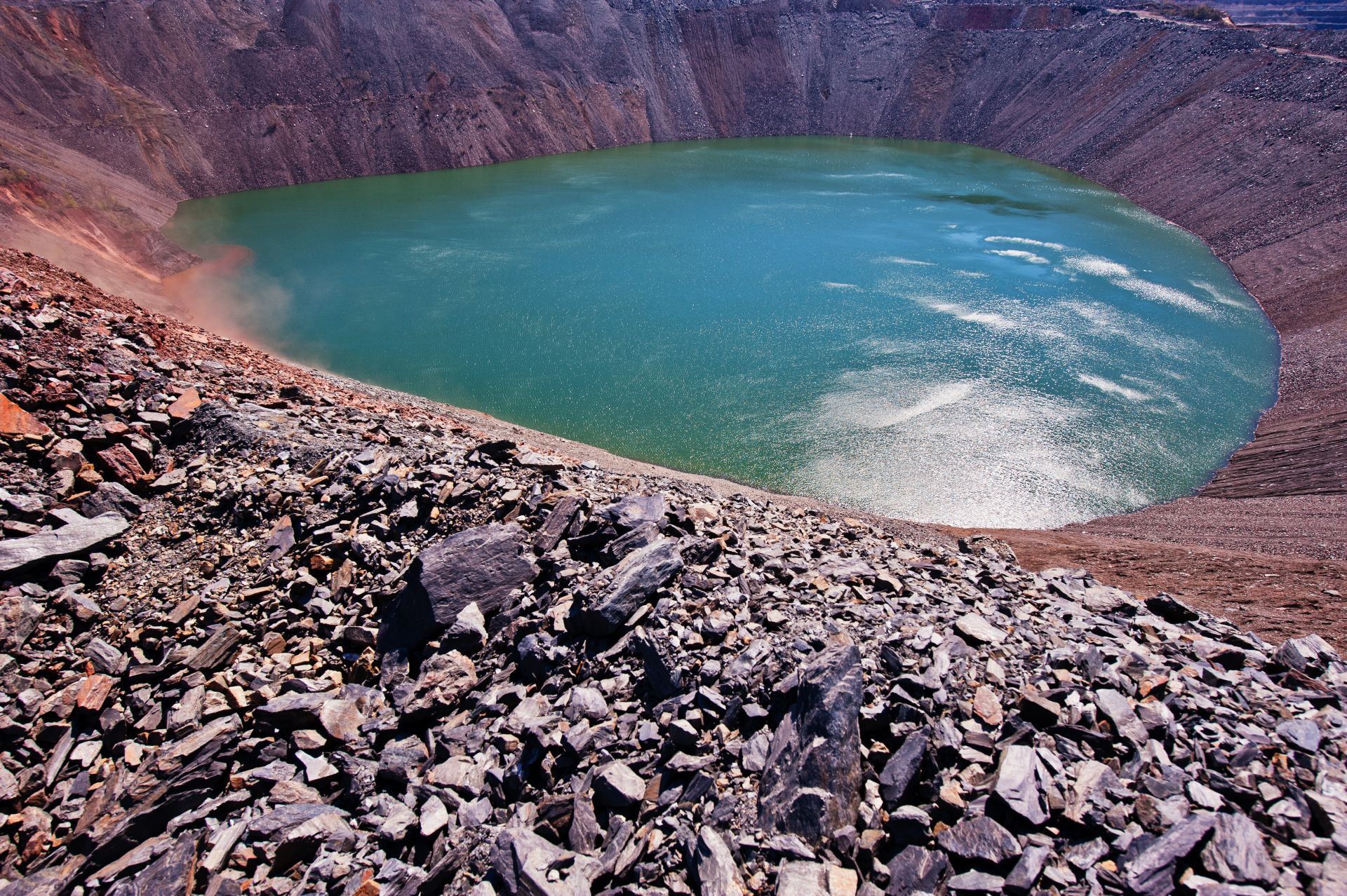 Water mine. Минеральная вода полезное ископаемое. Минеральные воды полезные ископаемые. Подземные воды полезные ископаемые. Минеральные водные ресурсы.